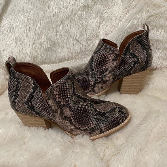 Jeffrey Campbell Rosalee Ankle Booties - Picture 4 of 8